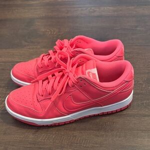 Nike Women's Low-Top Dunk Sneakers in Bright Pink